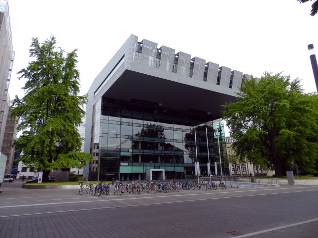 Das SuperC ist nur eines der vielen modernen Gebäude der RWTH Aachen.