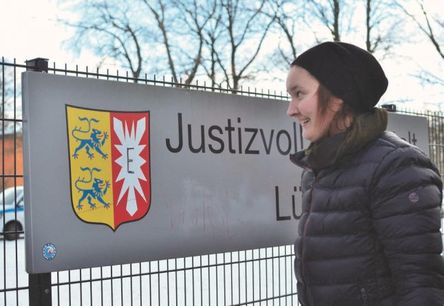 Ihre Zeit im Gefängnis verbrachte Julia in der Justizvollzugsanstalt Lübeck, der einzigen JVA Schleswig-Holsteins mit Frauengefängnis.